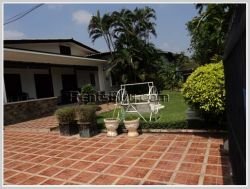 ID: 1889 - Pretty house in town by pave road for rent