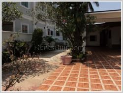 ID: 1889 - Pretty house in town by pave road for rent