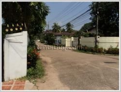 ID: 1889 - Pretty house in town by pave road for rent