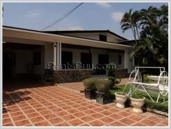 ID: 1889 - Pretty house in town by pave road for rent