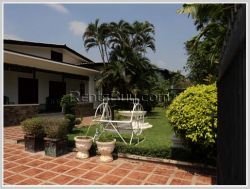 ID: 1889 - Pretty house in town by pave road for rent