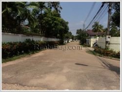 ID: 1889 - Pretty house in town by pave road for rent