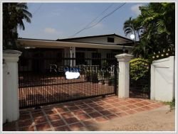 ID: 1889 - Pretty house in town by pave road for rent