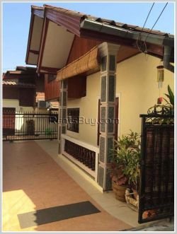ID: 3082 - The beautiful house near Patuxai for rent in Chanthabouly district