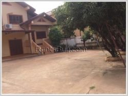 ID: 3851 - The large parking house by pave road with large parking space for rent