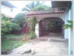 ID: 2222 - House with large garden near minimart