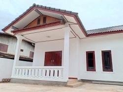 ID: 4563-Pretty villa by concrete road near Angkham hotel for rent