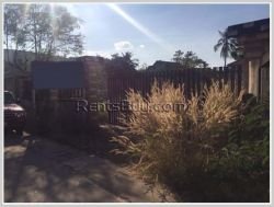 ID: 878 - Nice house and land for sale by pave road near Changchieng Shopping Mall.