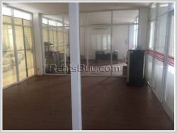 ID: 4125 - The Auto show room in city next to main road for rent