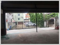 ID: 4125 - The Auto show room in city next to main road for rent