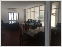 ID: 4125 - The Auto show room in city next to main road for rent