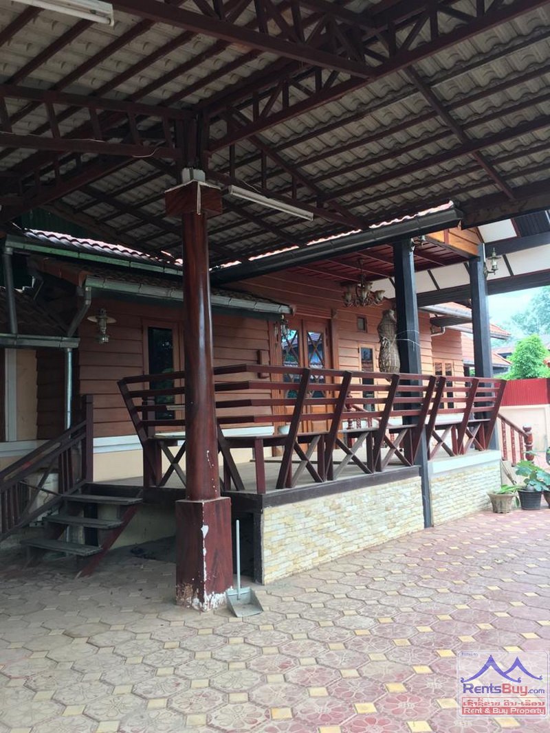 Laostylevillaforsalenearclocktower01