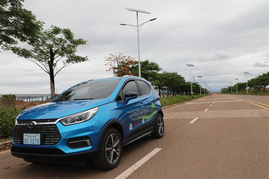 A new energy vehicle runs in the Vientiane Saysettha Development Zone in Laos. [People's Daily/Sun Guangyong]