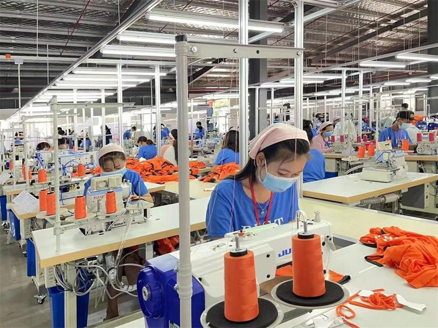Lao workers are manufacturing garments in a factory of Best Garment Group in the Vientiane Saysettha Development Zone in Laos. [People's Daily/Sun Guangyong]