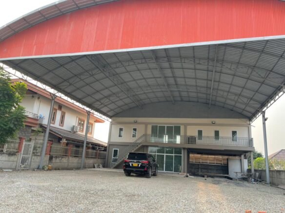 Large show room with 2 flr office for lease in Ban Nahae Sikottabong