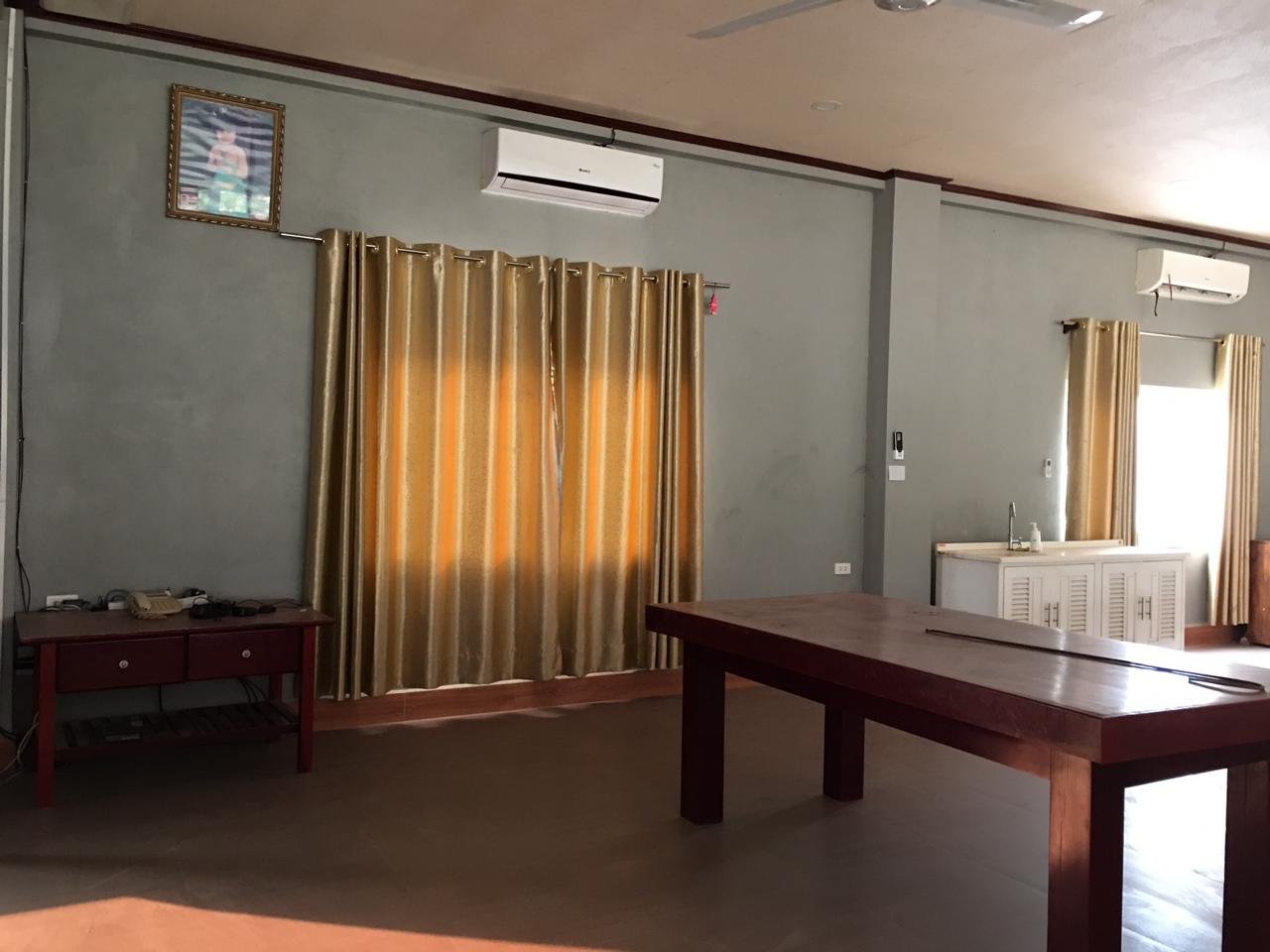 Large show room with 2 flr office for lease in Ban Nahae Sikottabong