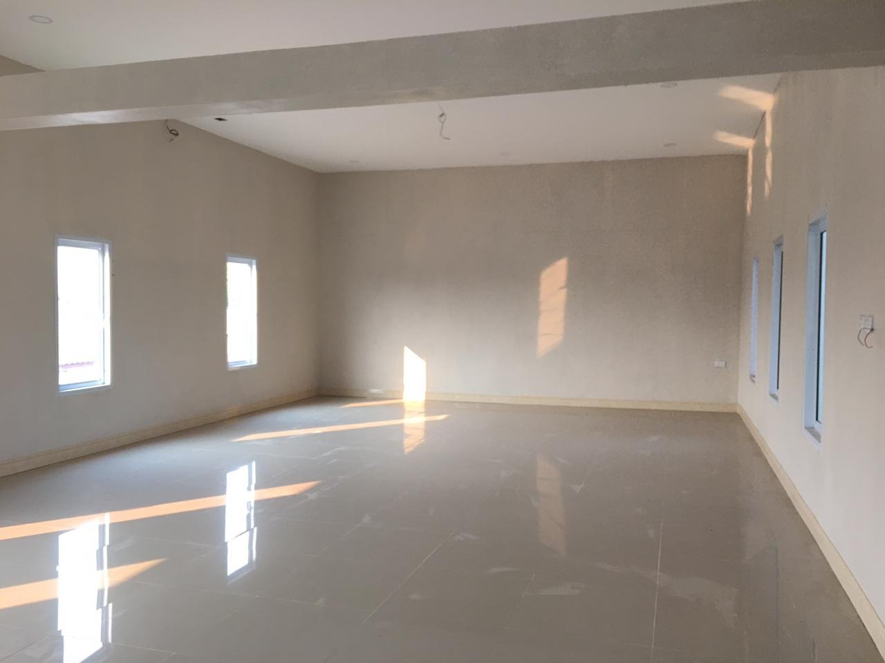 Large show room with 2 flr office for lease in Ban Nahae Sikottabong