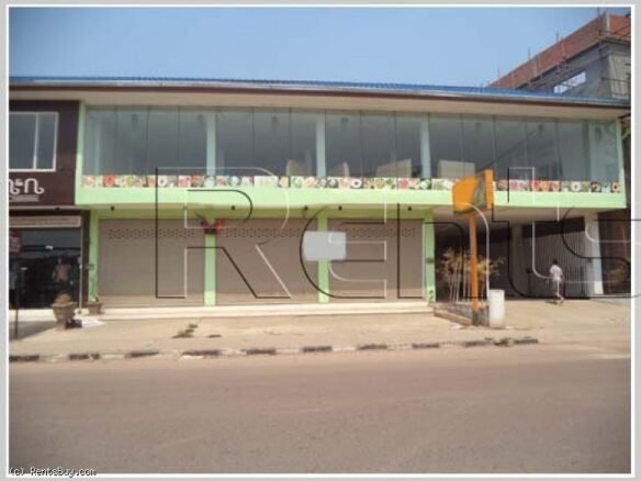 ID: 3167 – Great Shophouse near the main road and Embassy of Thailand for rent.