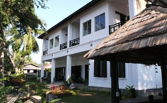 ID: 3716 – Holiday house with swimming pool with Mekong River view for sale in city of Luangprabang