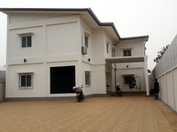 ID: 3994 – Adorable House near Local Market with fully furnished for rent and sale