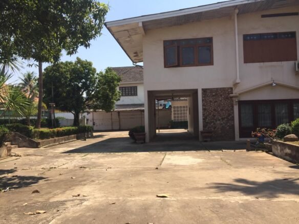 ID: 4448 – House with swimming pool and large garden near main road for rent in Ban Sisangv