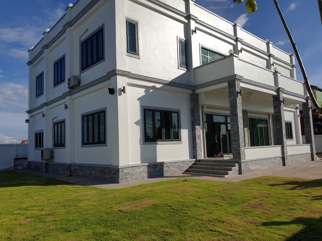ID: 4553-New Modern house near Nongbouathong market for rent