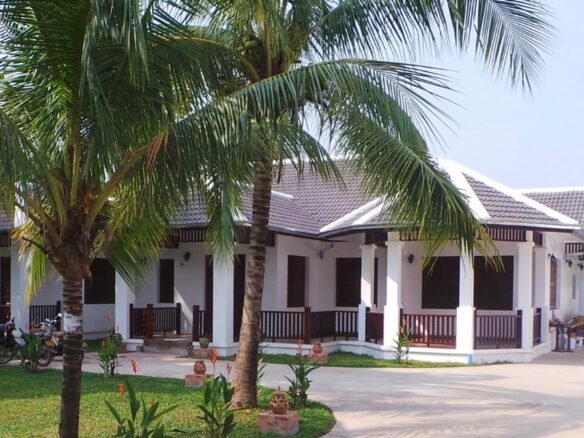 ID: 4547-The beautiful house with large garden near Embassy of Singapore for rent.