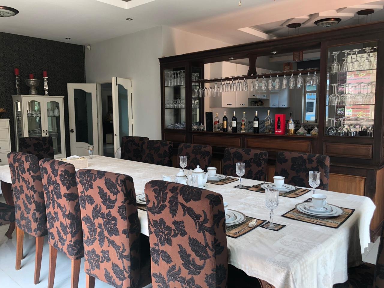 ID: 4566 – Modern house near Poysian Bulgogee Restaurant for sale.