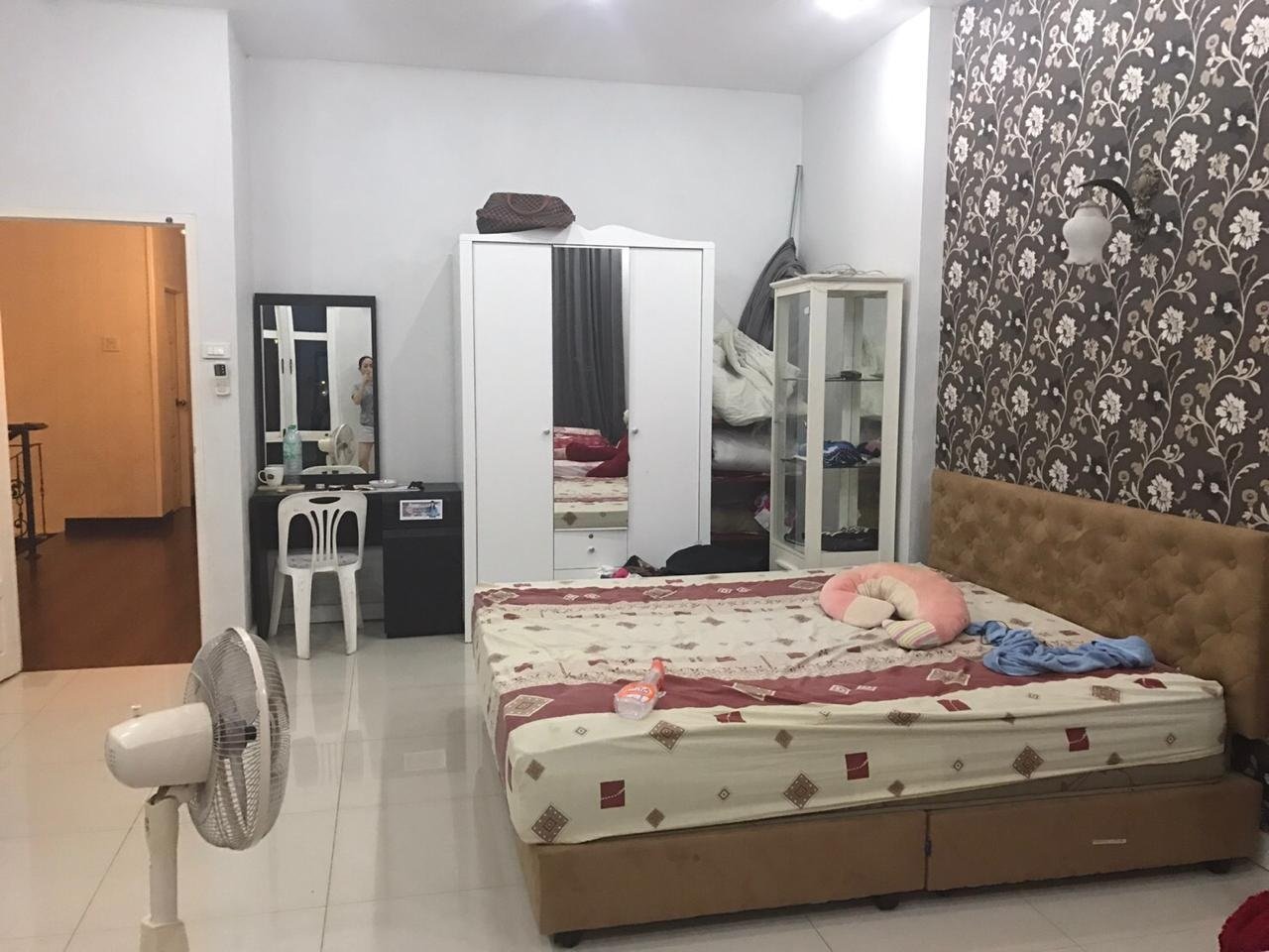 ID: 4566 – Modern house near Poysian Bulgogee Restaurant for sale.