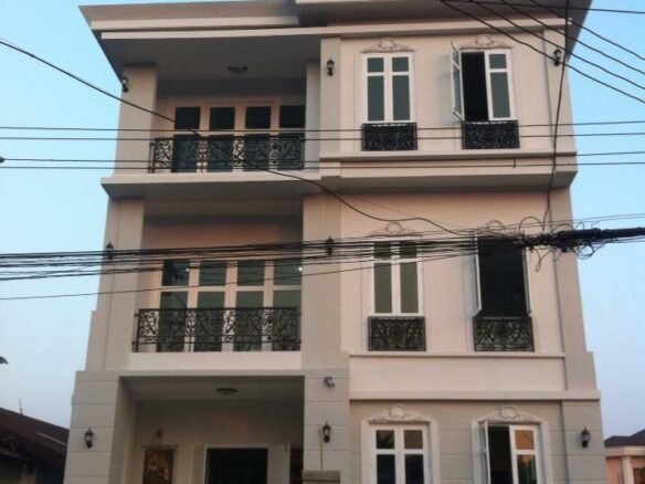 ID: 4566 – Modern house near Poysian Bulgogee Restaurant for sale.