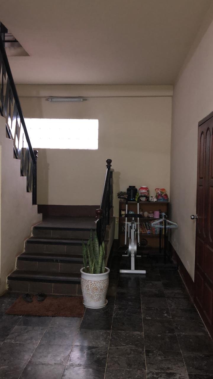 ID: 4526- Nice house near Patuxay in downtown for sale.