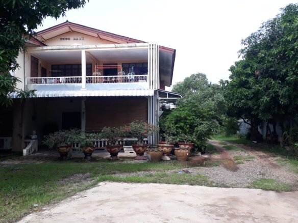 ID: 4526- Nice house near Patuxay in downtown for sale.