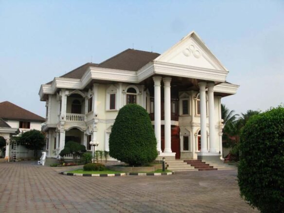 ID: 4538- Luxury house with large yard near The People’s Supreme Court in Kouvieng road for sale