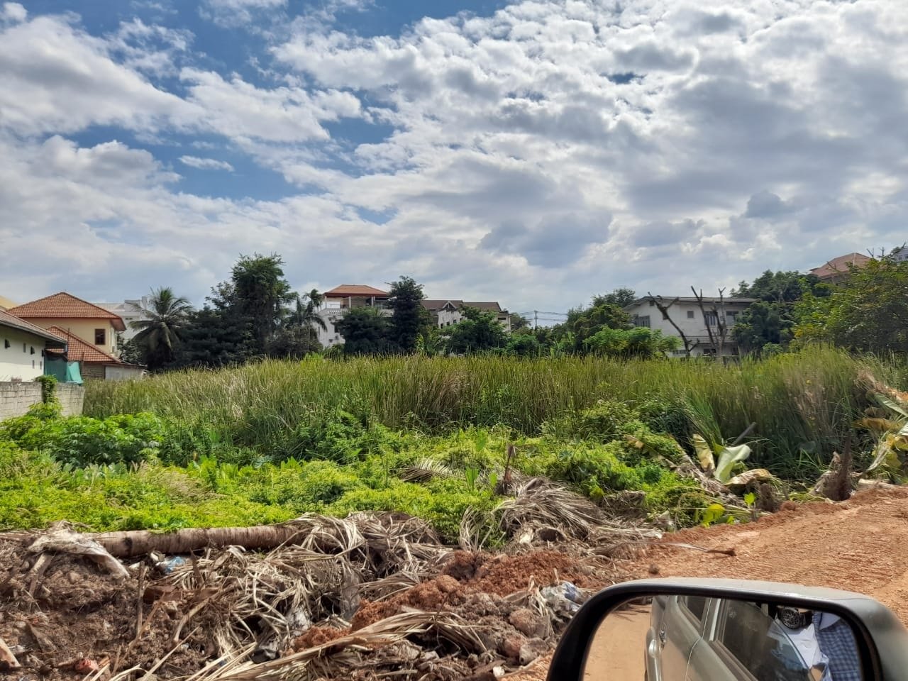 Land-for-sale9 ID: 4590- Nice land near Patuxay and Ministry of finance for sale.