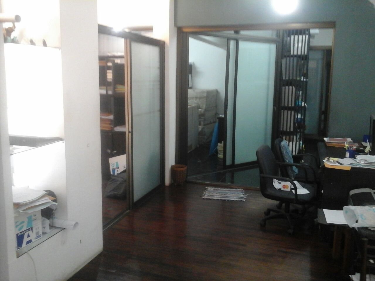 ID: 810 – Office for rent by main road near French International School