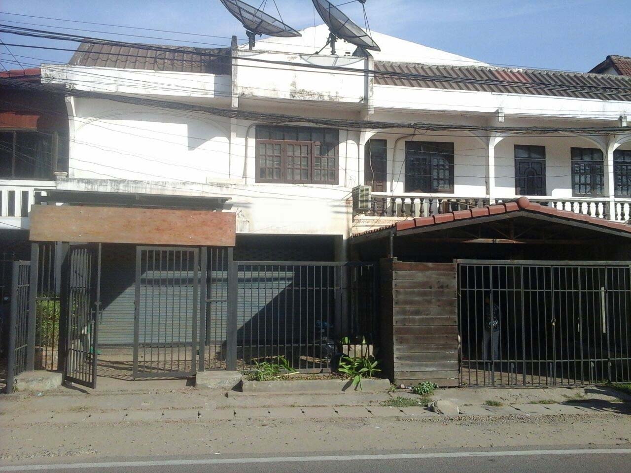 ID: 810 – Office for rent by main road near French International School