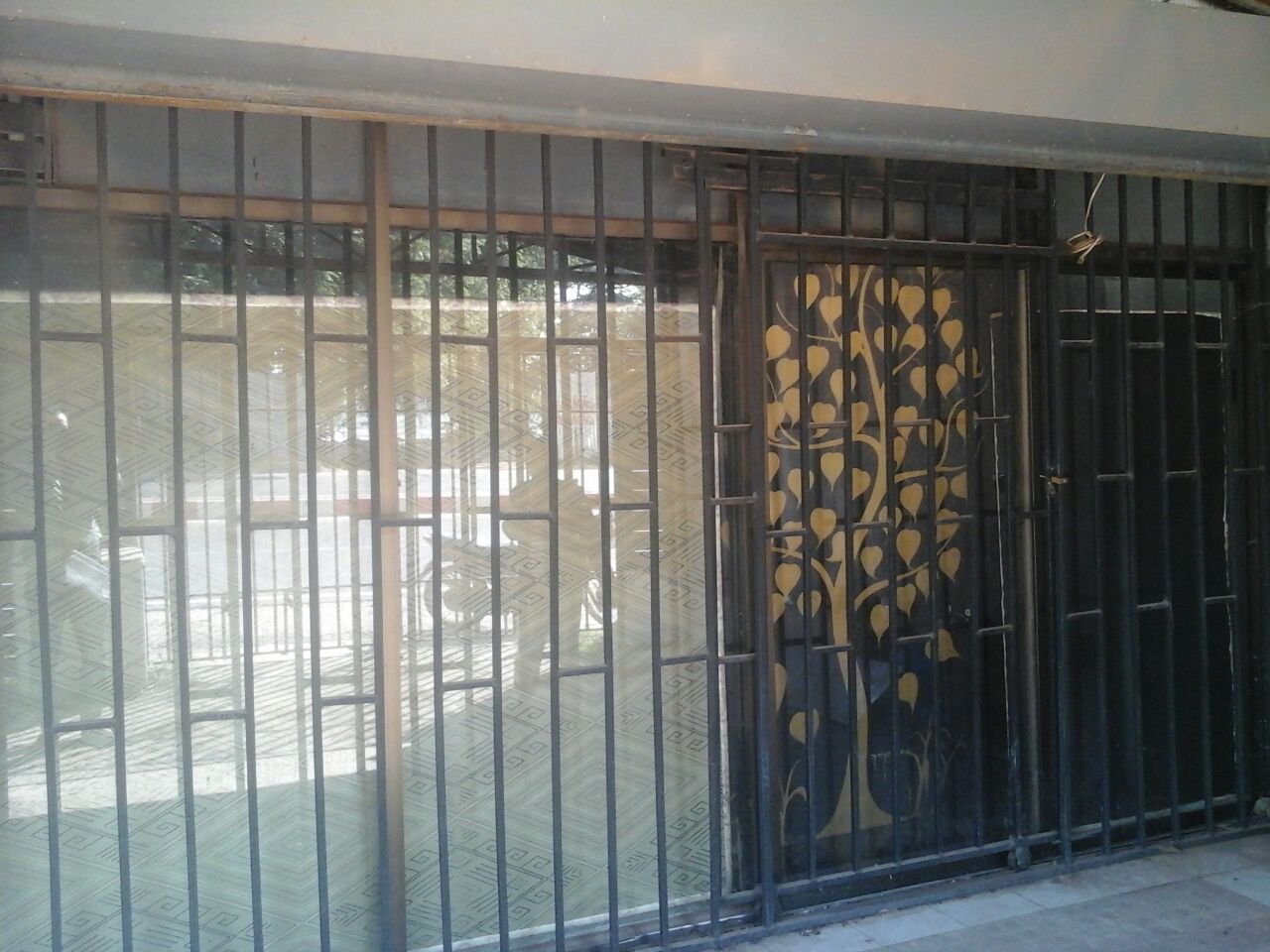ID: 810 – Office for rent by main road near French International School
