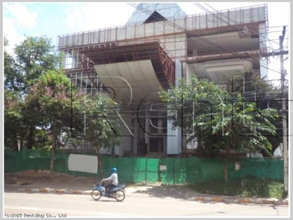 ID: 1422 – On going construction for sale by main road at Phonesaart
