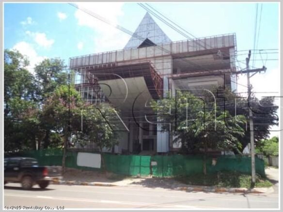 ID: 1422 – On going construction for sale by main road at Phonesaart.