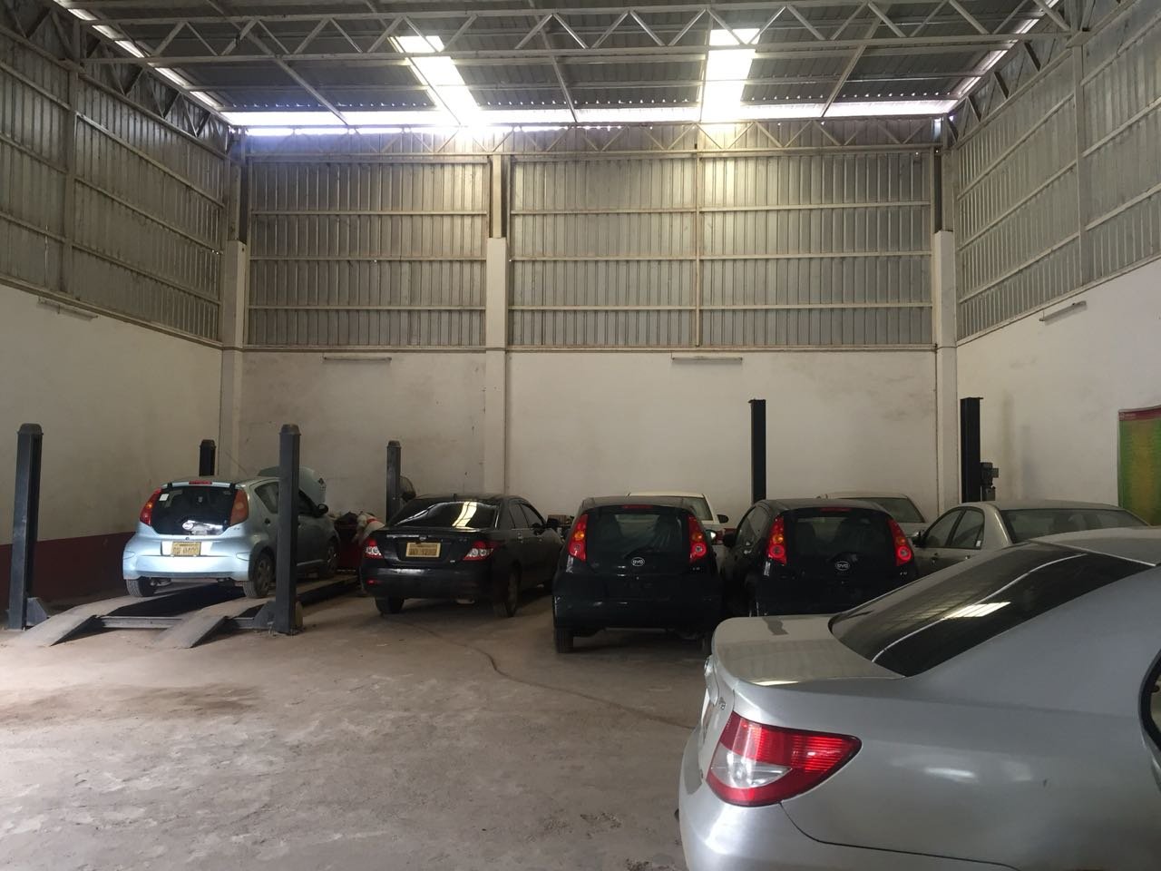 Showroom-for-rent-Saysettha-Vientiane_Lao 2 ID: 4125 – The Auto show room in city next to main road for rent.