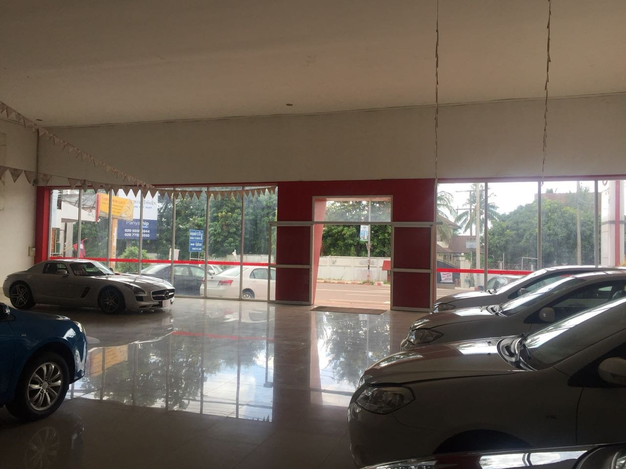 Showroom-for-rent-Saysettha-Vientiane_Lao 3 ID: 4125 – The Auto show room in city next to main road for rent.