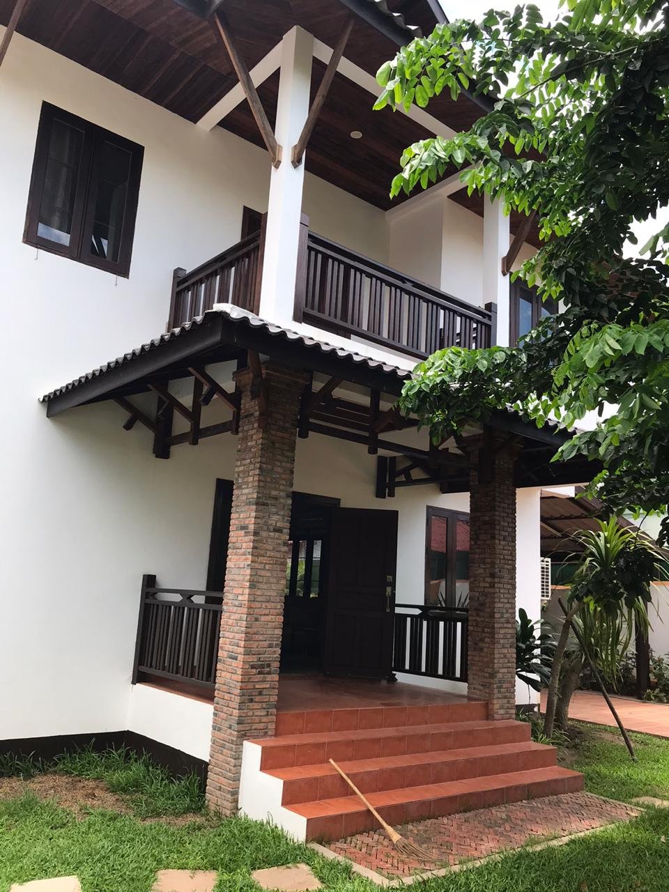 ID: 4536-Lao contemporary house near Suanmone market for rent