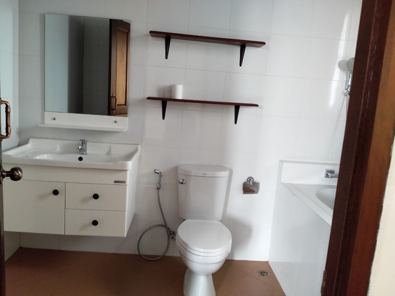 ID: 4536-Lao contemporary house near Suanmone market for rent