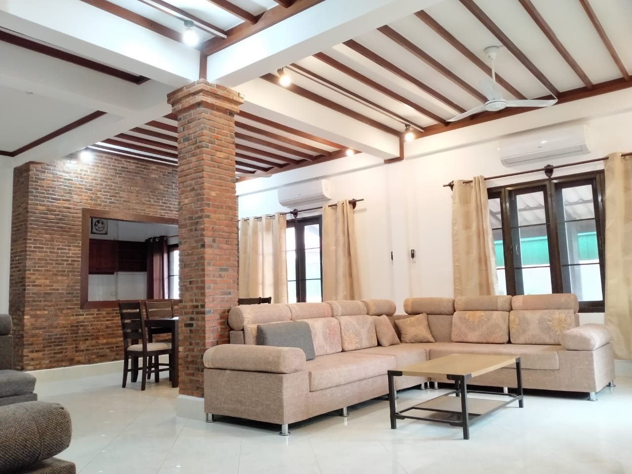 ID: 4536-Lao contemporary house near Suanmone market for rent