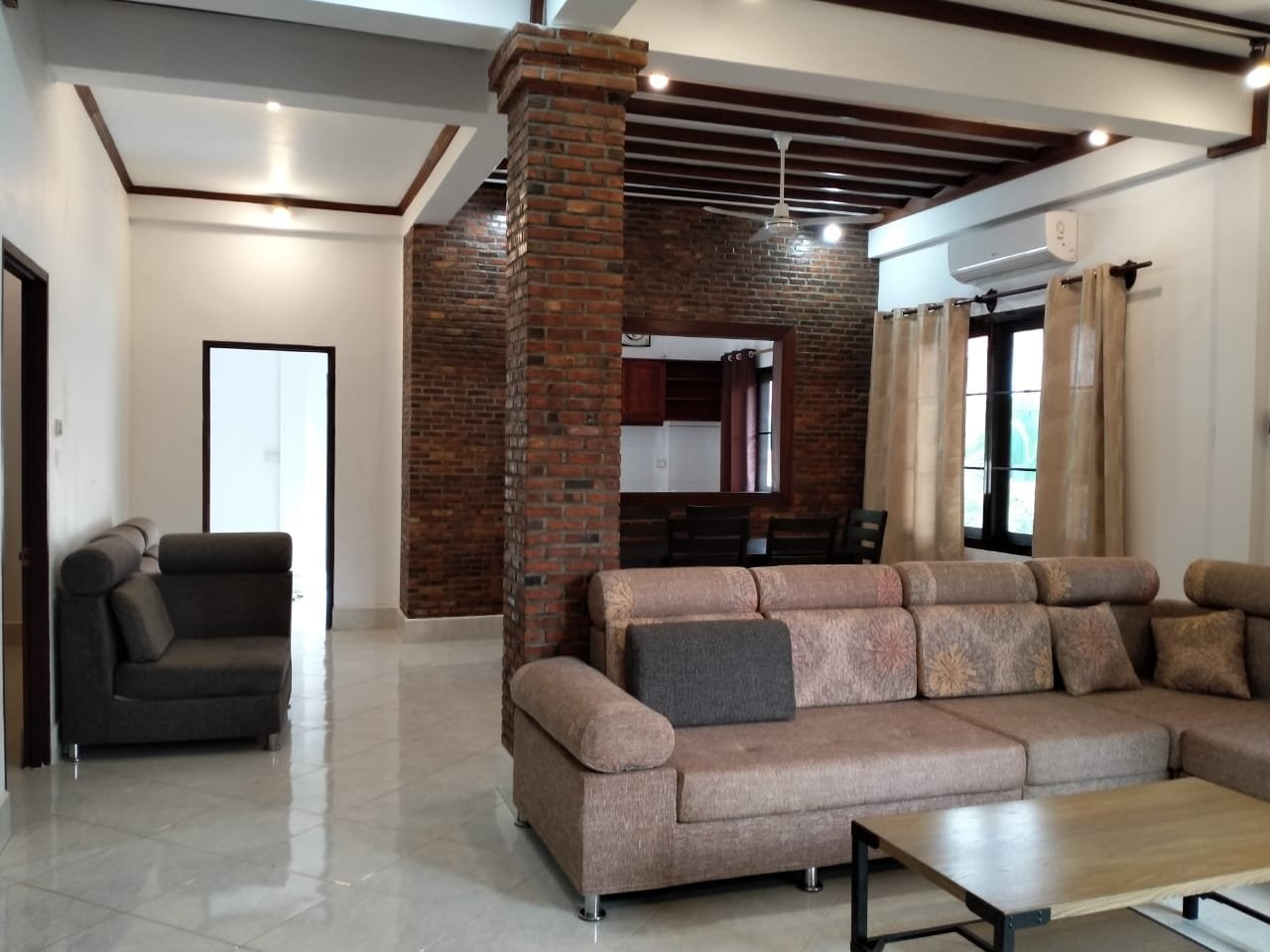 ID: 4536-Lao contemporary house near Suanmone market for rent