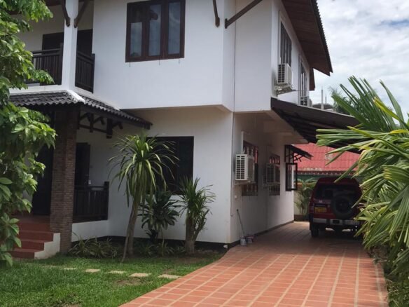 ID: 4536-Lao contemporary house near Suanmone market for rent