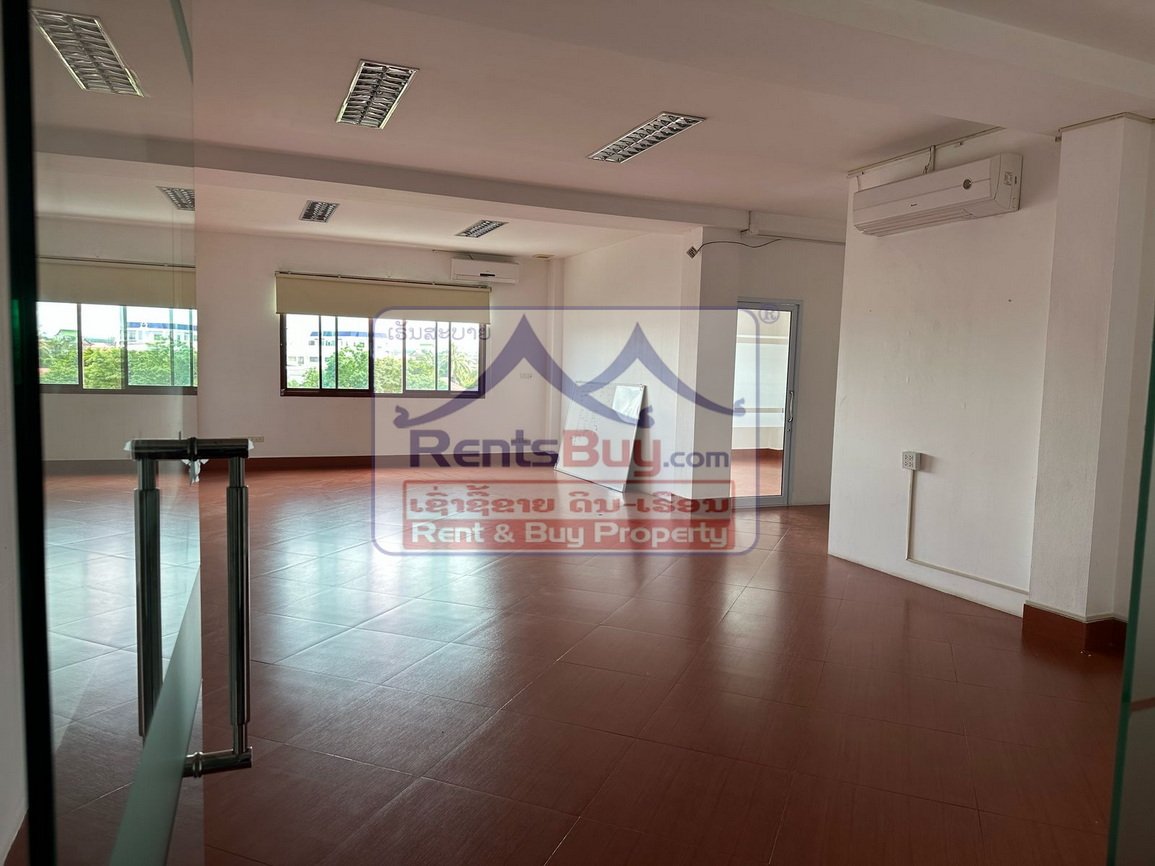 rentbuilding01 ID: 2223 – Office for rent near Thatluang 50m to main street