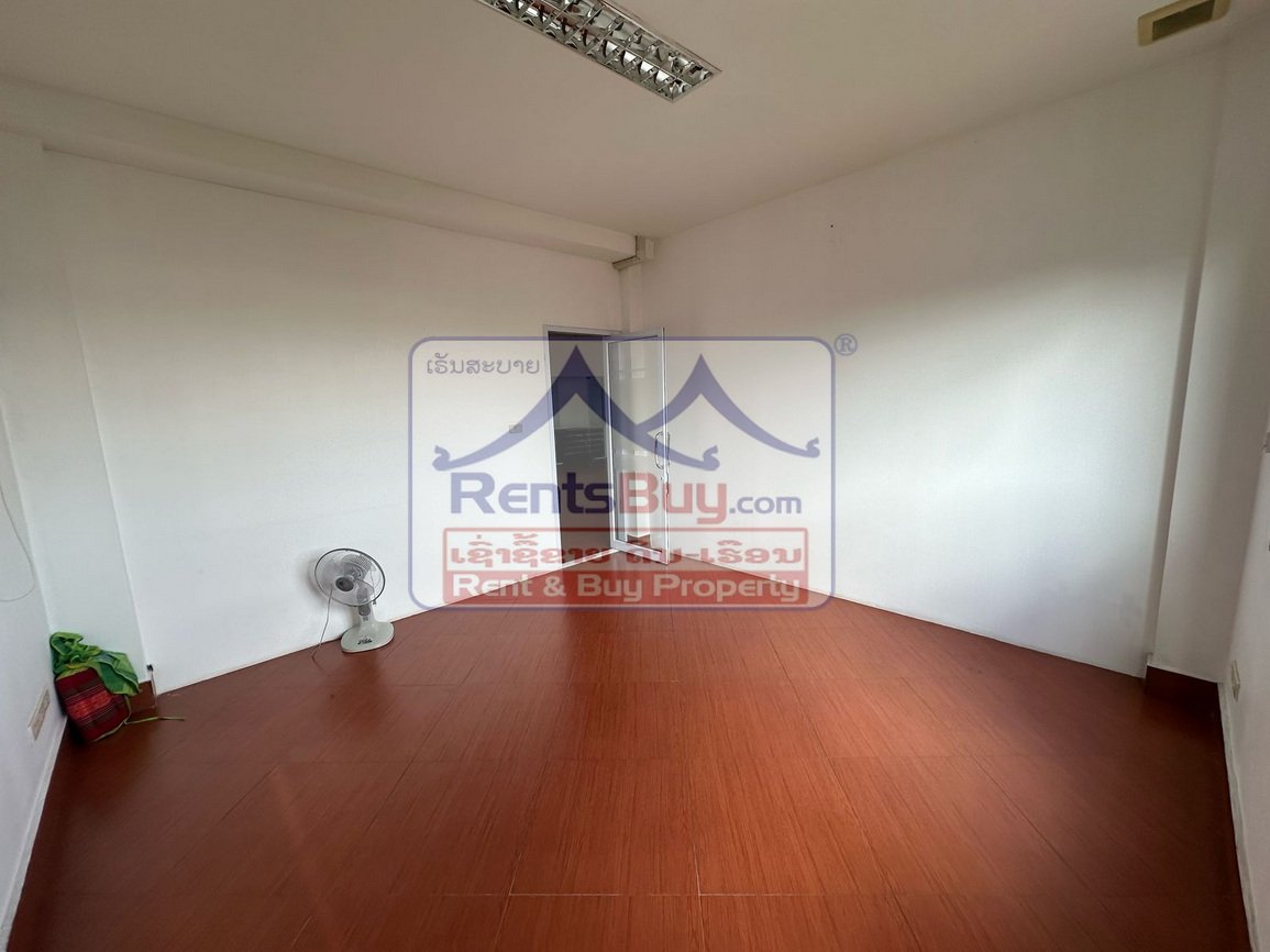 rentbuilding07 ID: 2223 – Office for rent near Thatluang 50m to main street