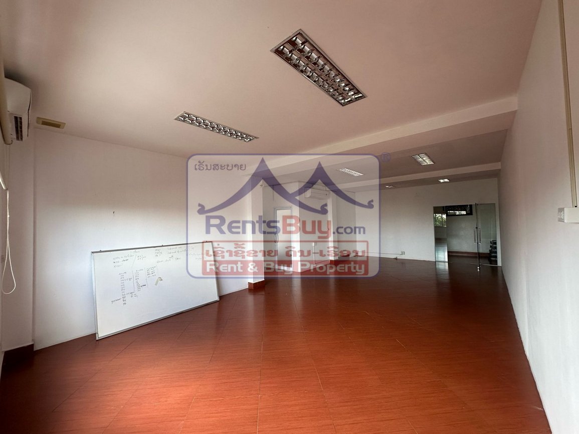 rentbuilding09 ID: 2223 – Office for rent near Thatluang 50m to main street