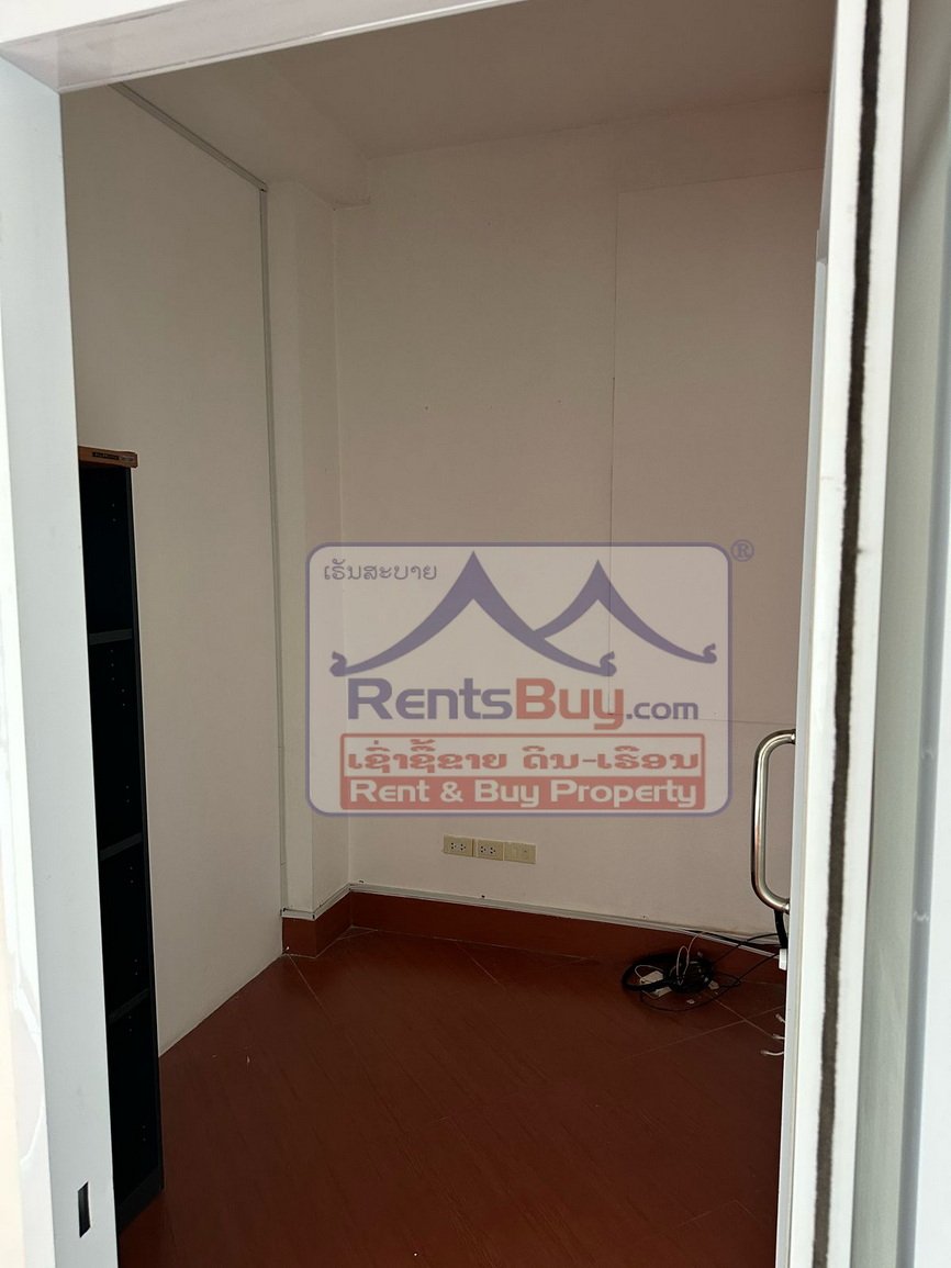 rentbuilding11 ID: 2223 – Office for rent near Thatluang 50m to main street